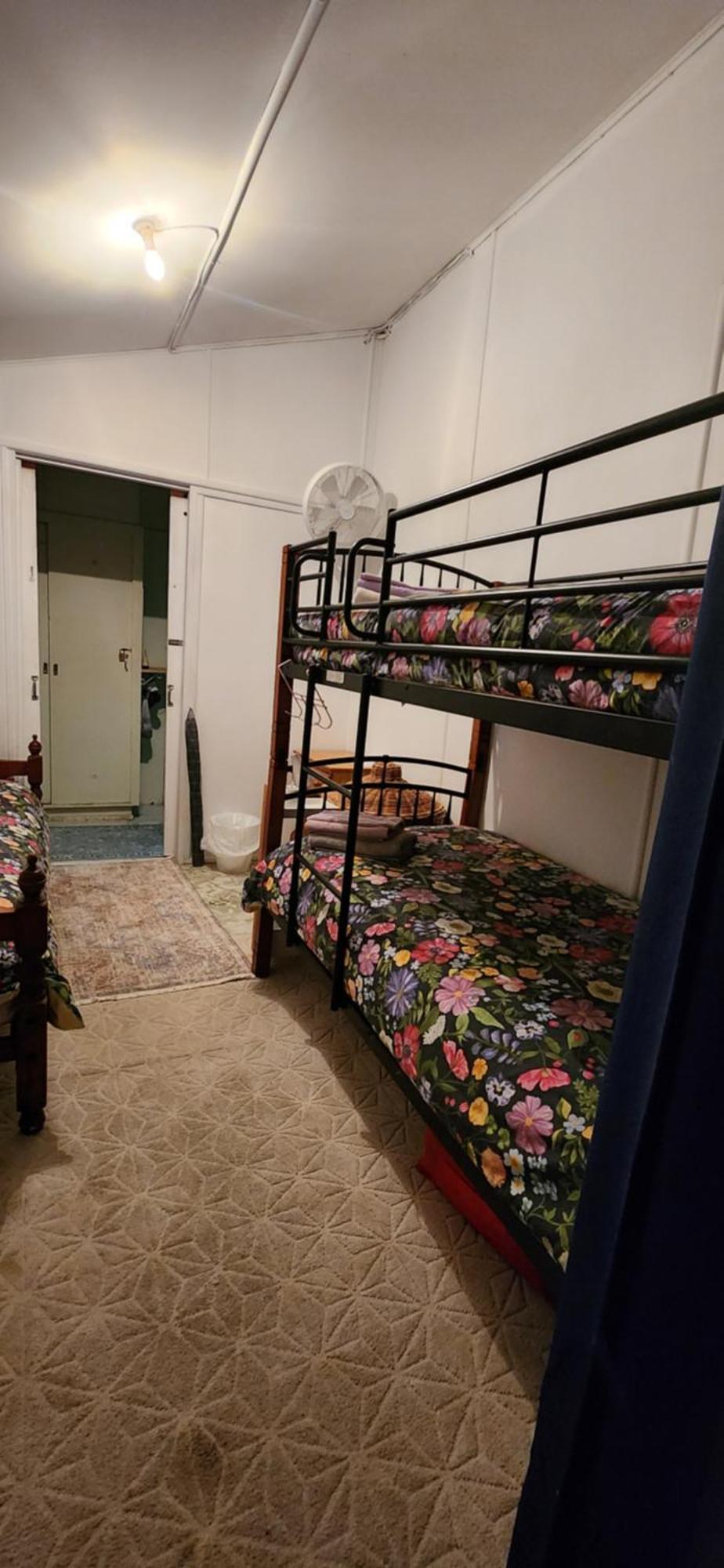 Meyenburg Dorm Room Mount Morgan ภายนอก รูปภาพ